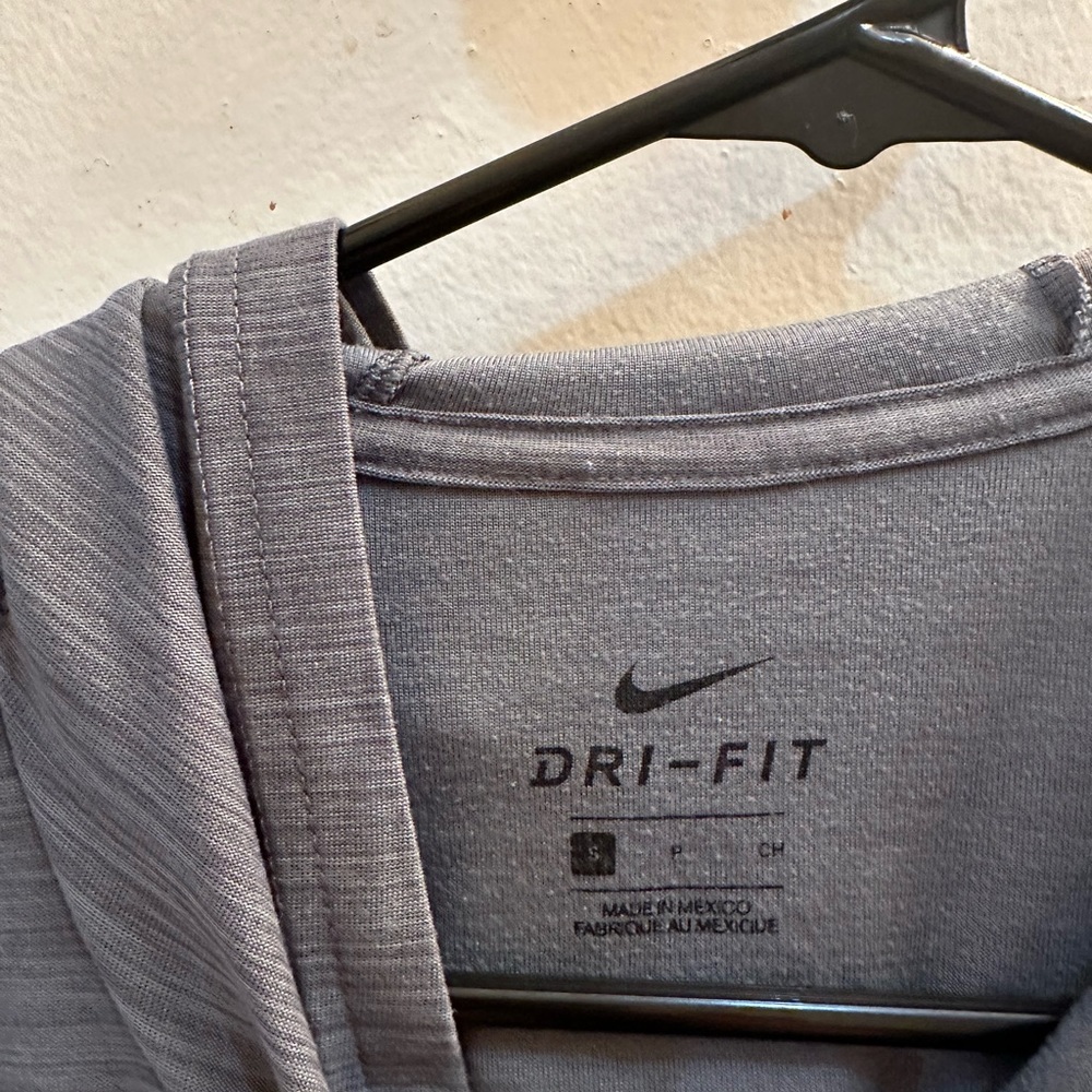 Nike dri fit lightweight hoody - Picture 2 of 3